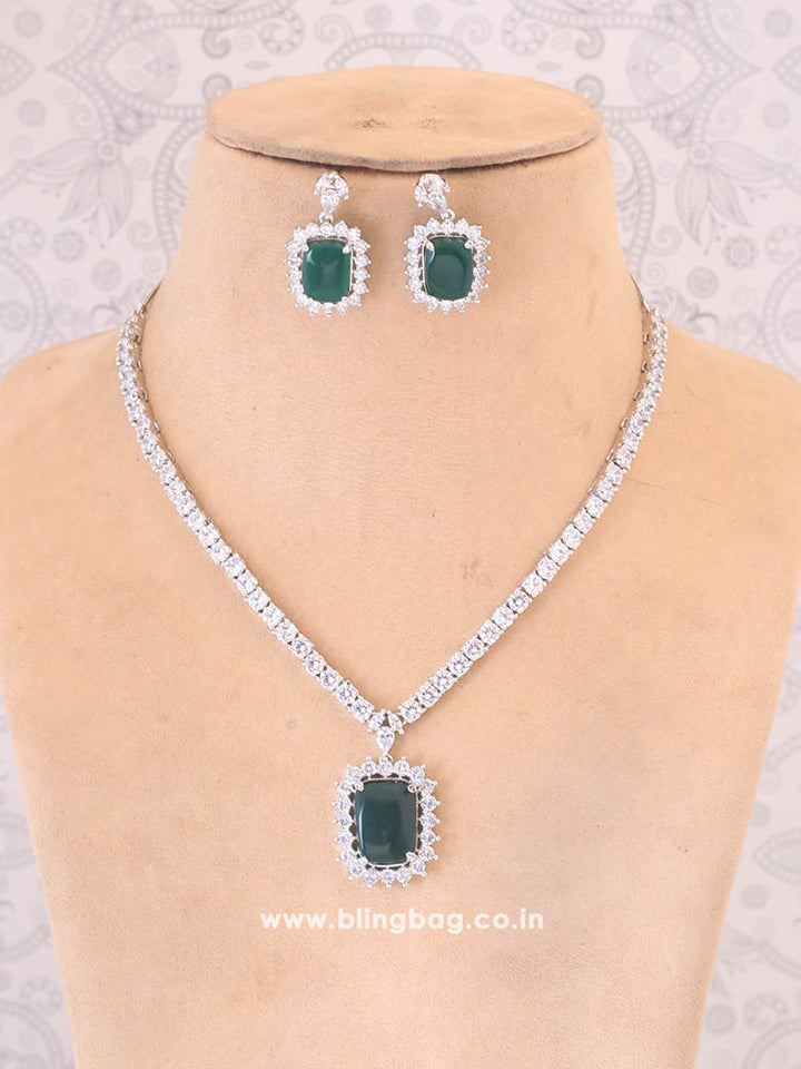 Emerald Willey Pendant Set