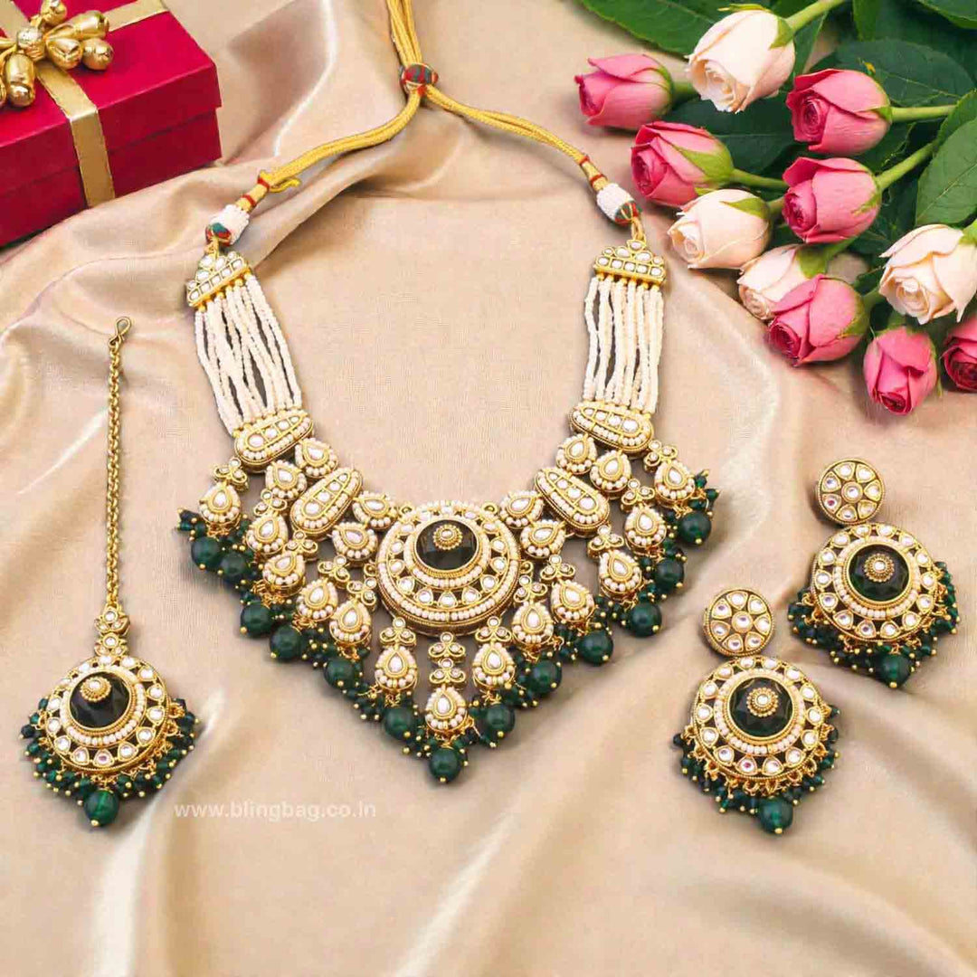 Emerald Kanoosh Kundan Jewellery Set