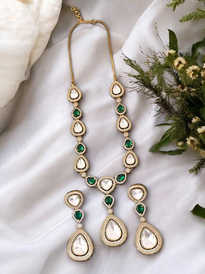 Emerald Katja Victorian Jewellery Set