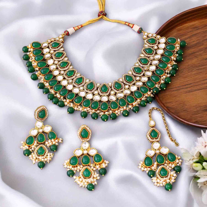 Emerald Kaviya Kundan Jewellery Set