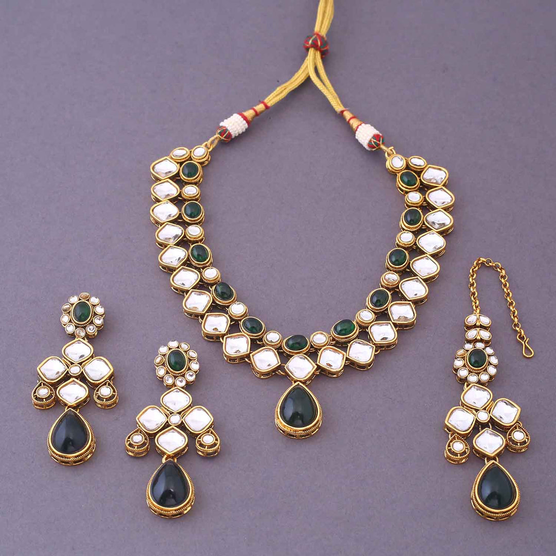 Emerald Kharuya Kundan Jewellery Set