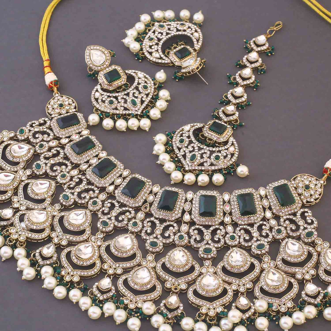 Emerald Lipika Kundan Jewellery Set