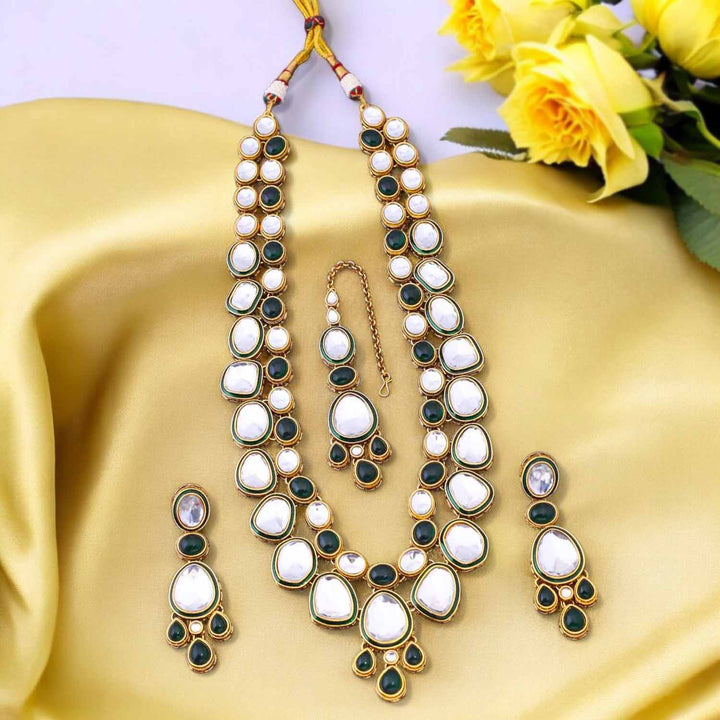 Emerald Malak Kundan Jewellery Set