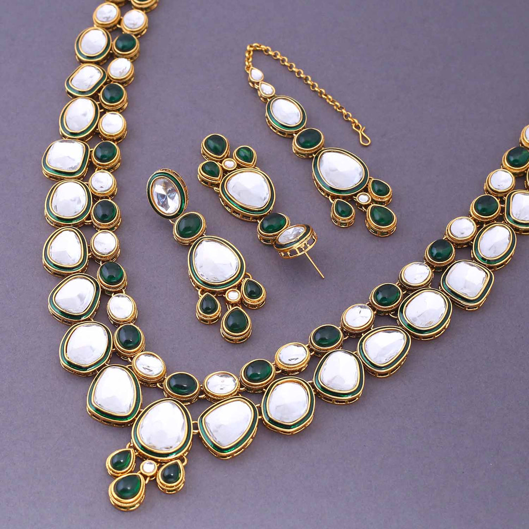 Emerald Malak Kundan Jewellery Set