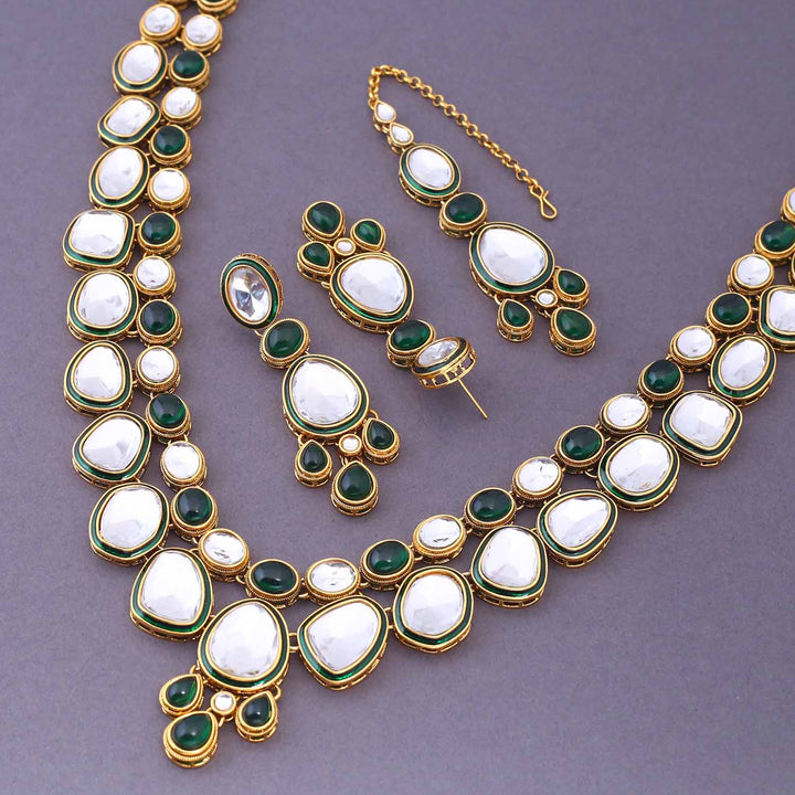 Emerald Malak Kundan Jewellery Set