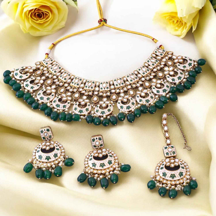 Emerald Maniaa Kundan Jewellery Set