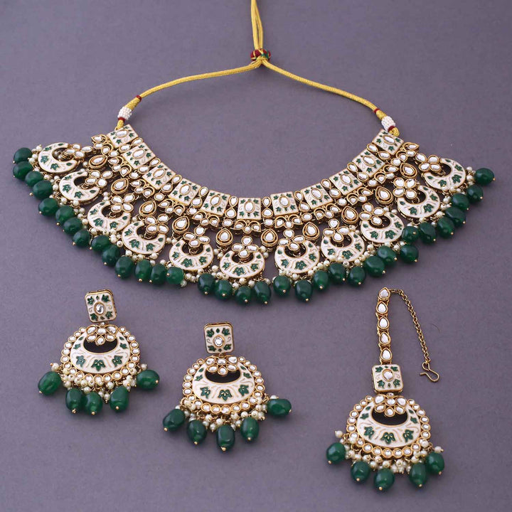 Emerald Maniaa Kundan Jewellery Set