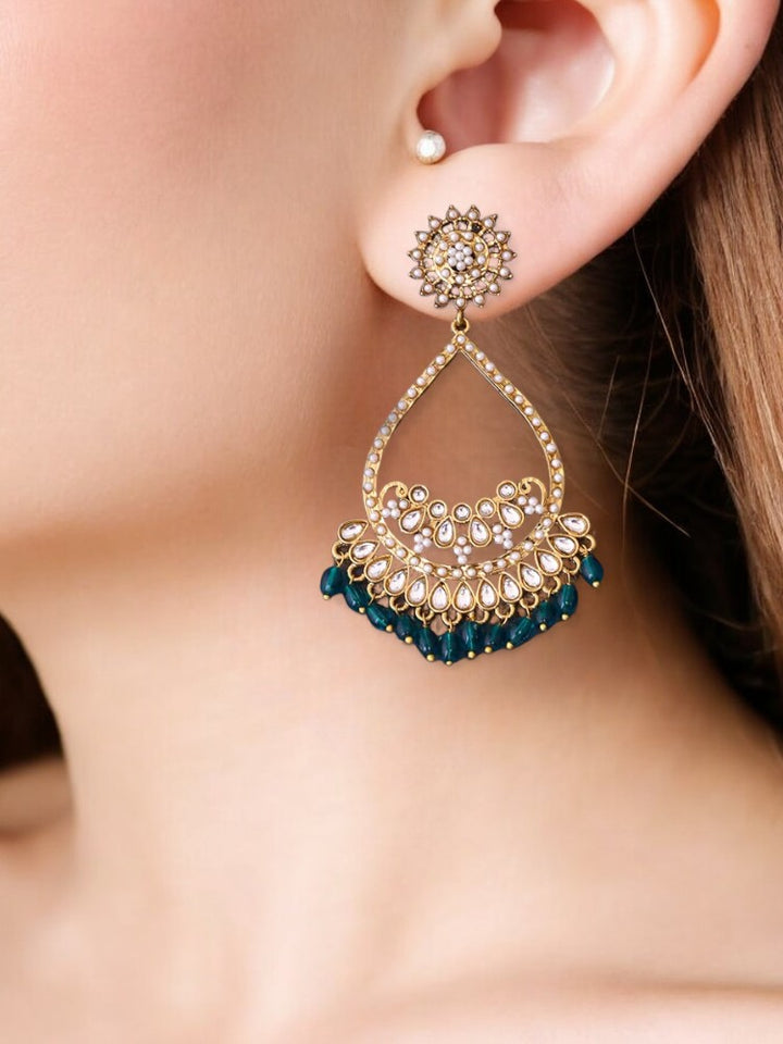 Emerald Mishti Chandbalis