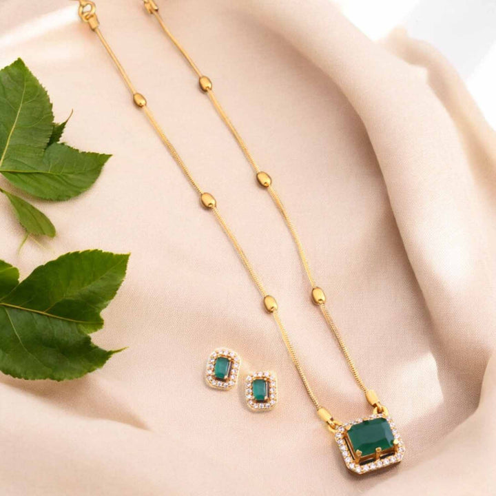 Emerald Purmi Antique Pendant Set-New Arrival