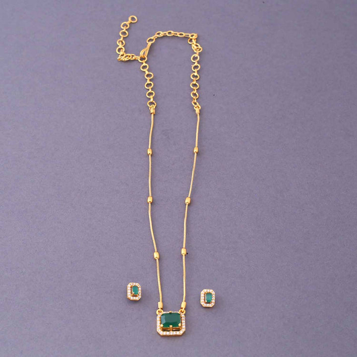 Emerald Purmi Antique Pendant Set-New Arrival