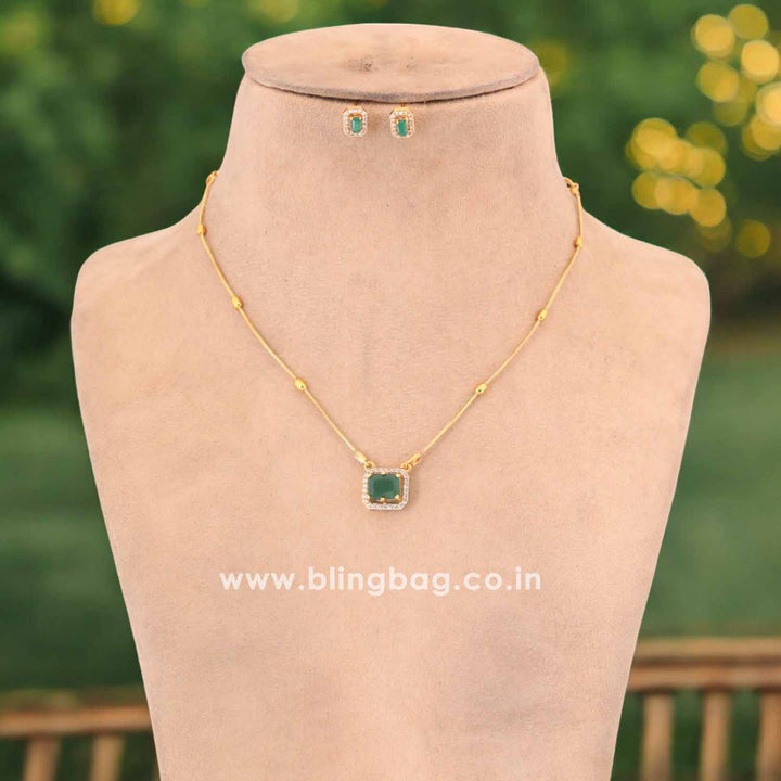 Emerald Purmi Antique Pendant Set-New Arrival