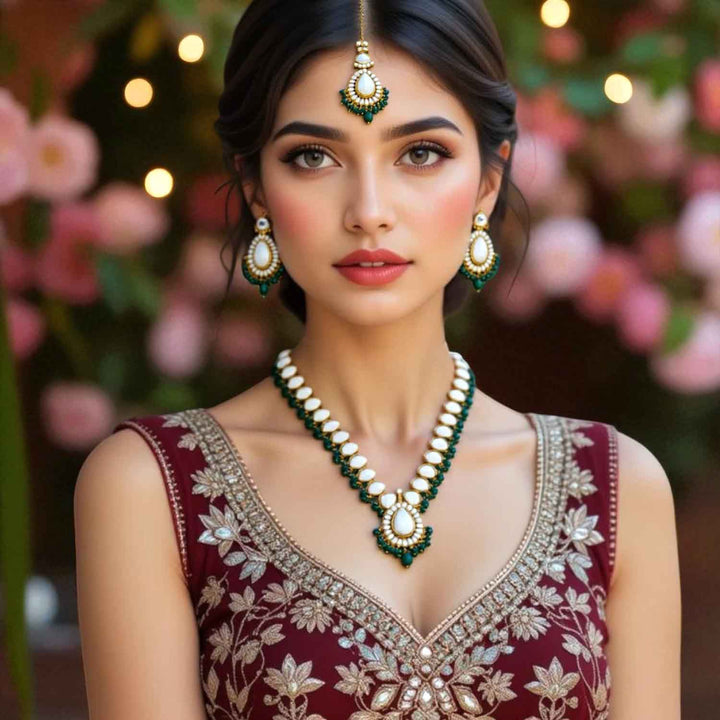 Emerald Qanita Kundan Jewellery Set