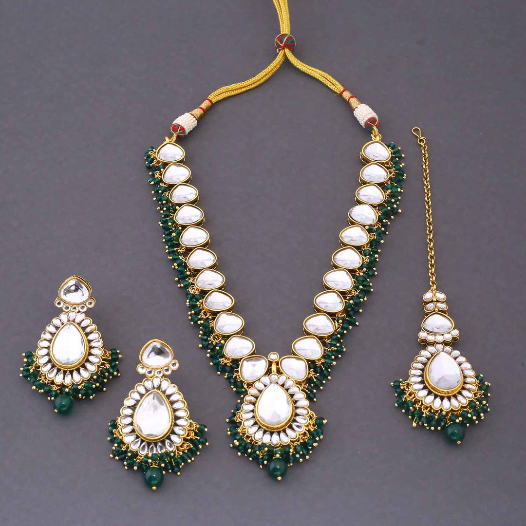Emerald Qanita Kundan Jewellery Set