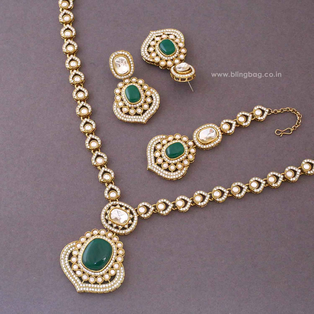 Emerald Riva Kundan Jewellery Set