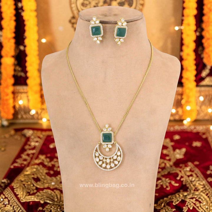 Emerald Rovelle Pendant Set