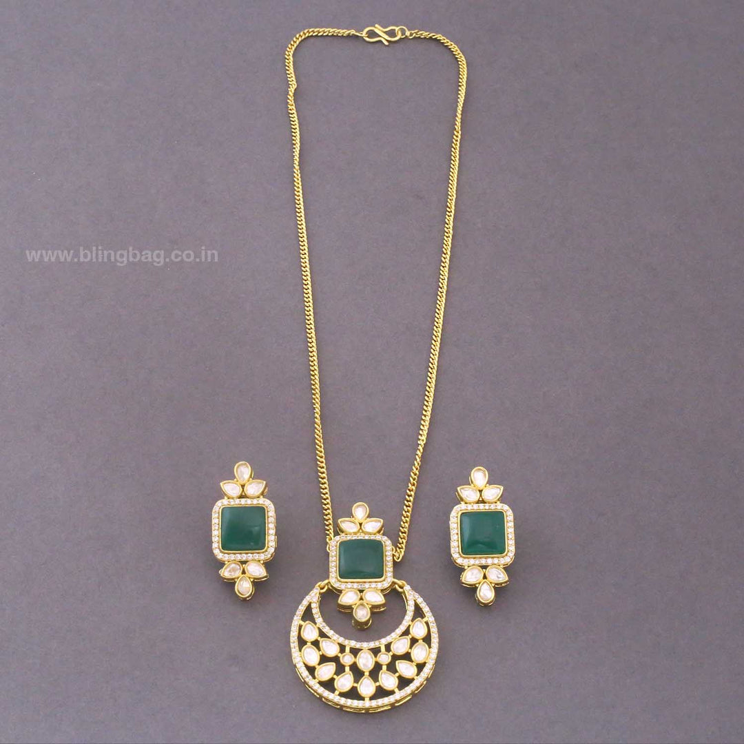 Emerald Rovelle Pendant Set