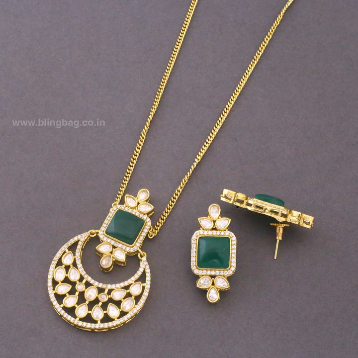 Emerald Rovelle Pendant Set