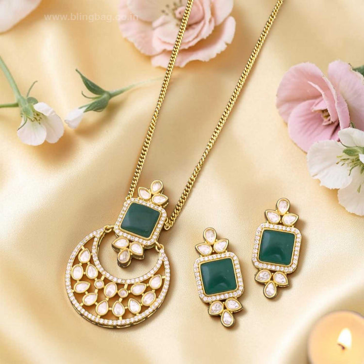 Emerald Rovelle Pendant Set