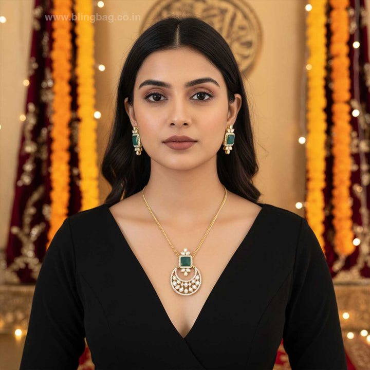 Emerald Rovelle Pendant Set