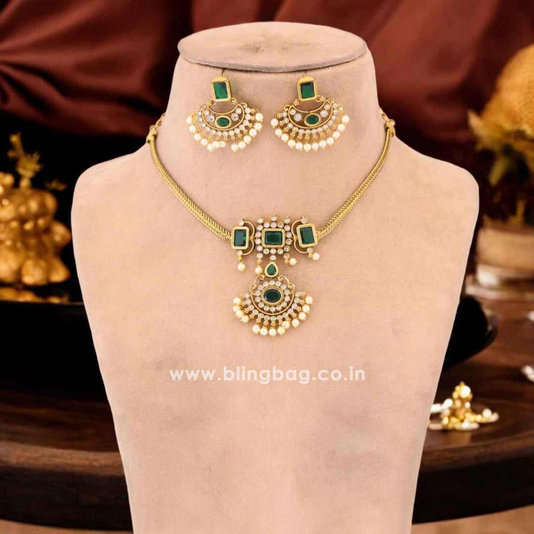 Emerald Shirani Antique Pendant Set- New Arrival