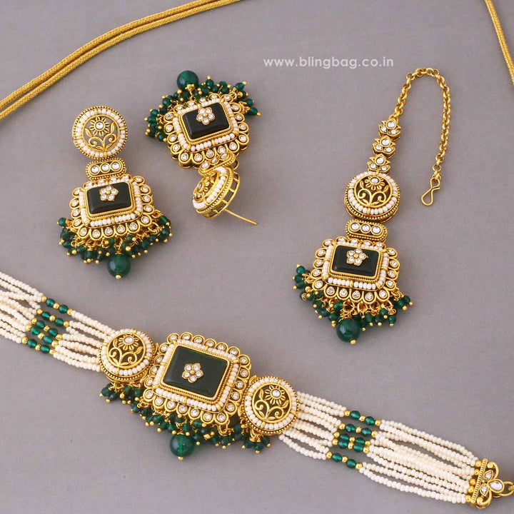 Emerald Siyashi Kundan Jewellery Set
