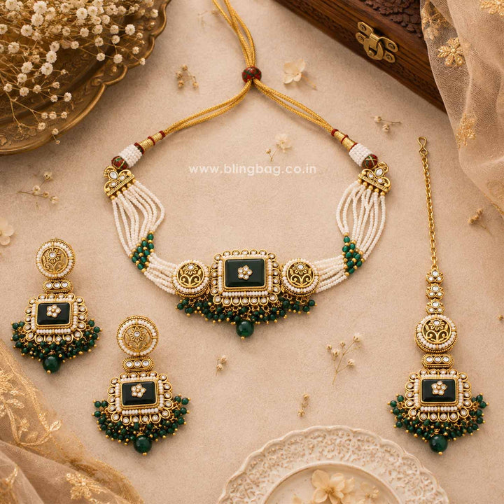 Emerald Siyashi Kundan Jewellery Set