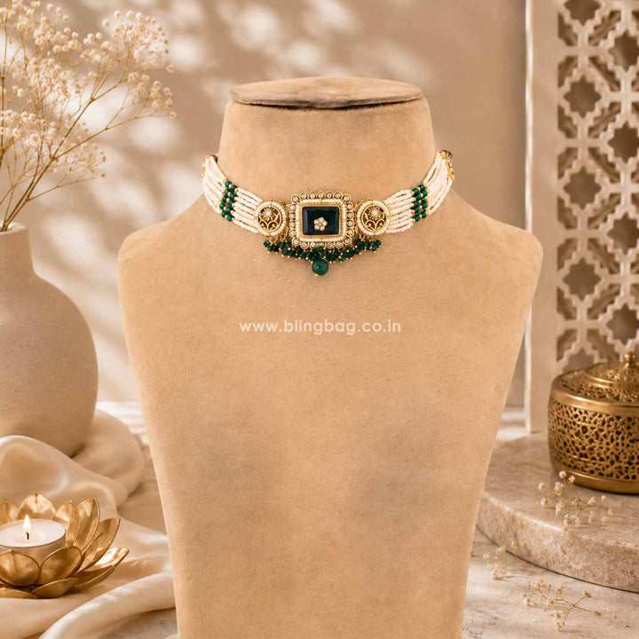 Emerald Siyashi Kundan Jewellery Set