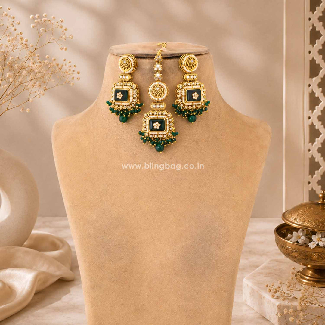 Emerald Siyashi Kundan Jewellery Set