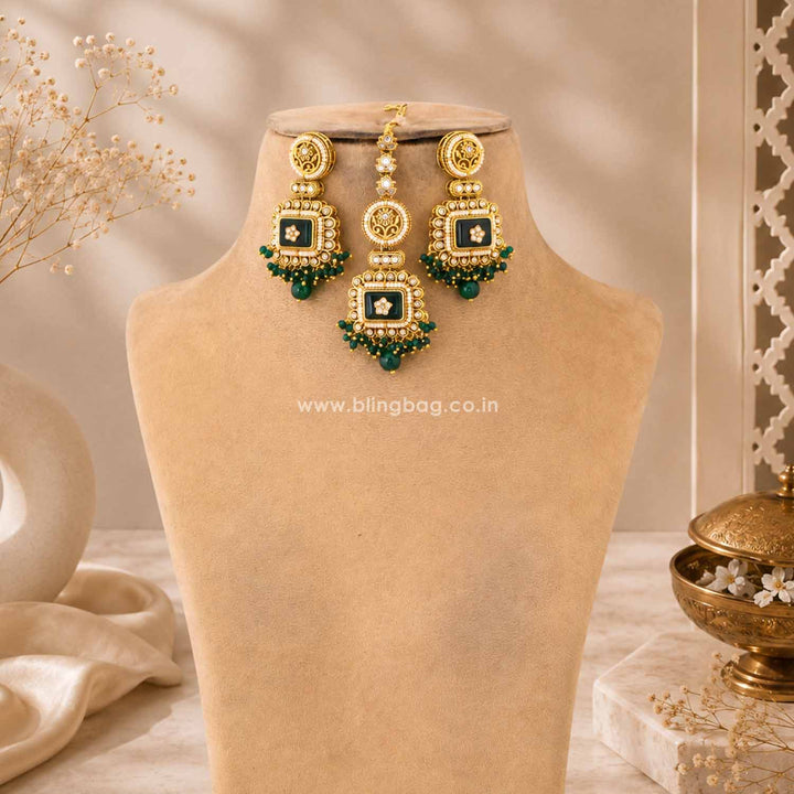 Emerald Siyashi Kundan Jewellery Set