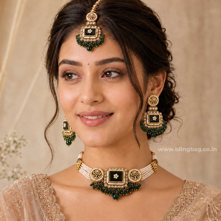 Emerald Siyashi Kundan Jewellery Set