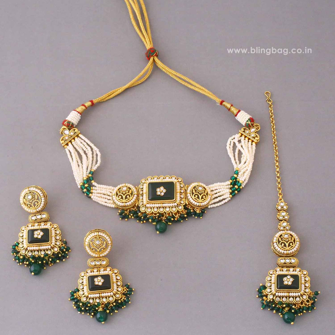 Emerald Siyashi Kundan Jewellery Set