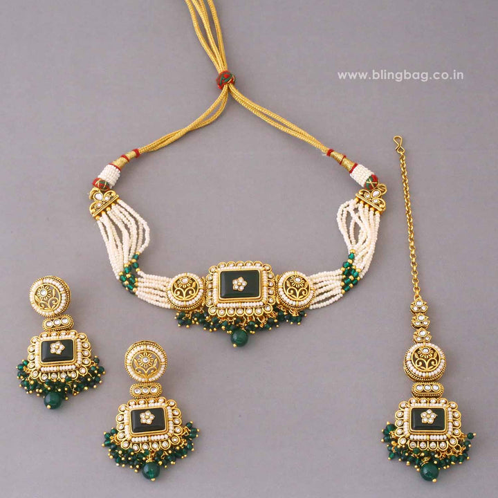 Emerald Siyashi Kundan Jewellery Set