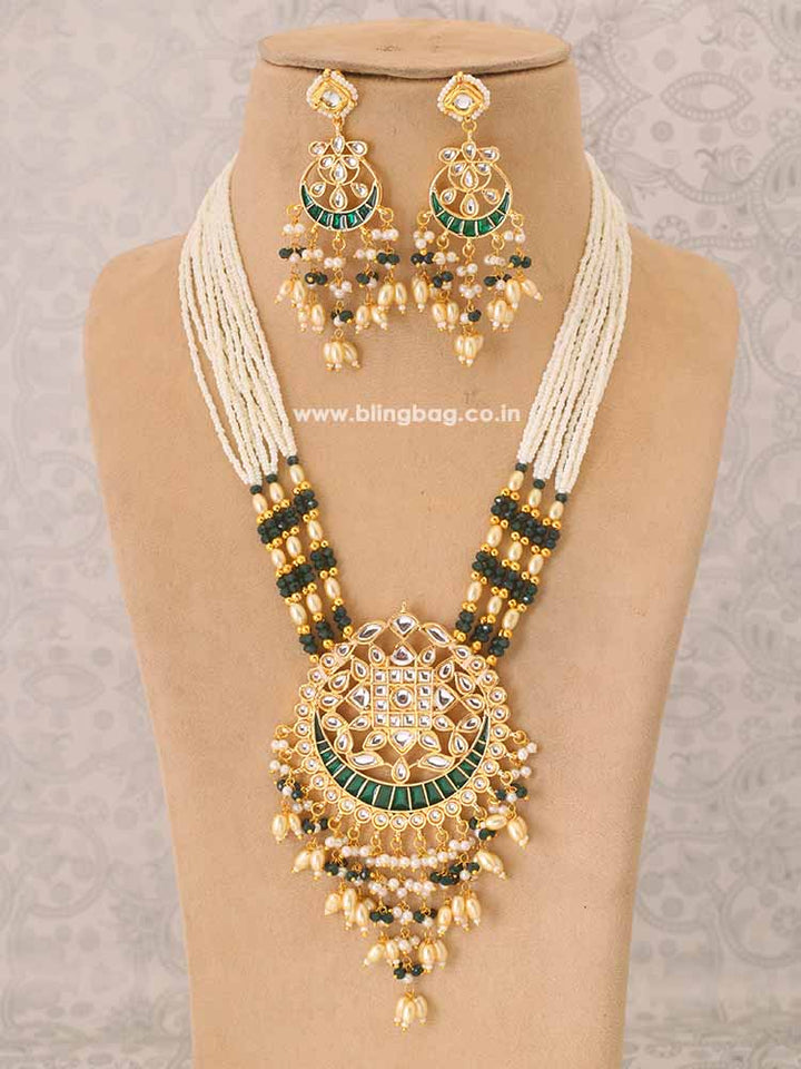 Emerald Varnika Jewellery Set