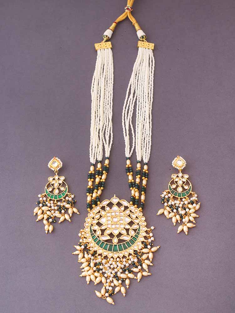 Emerald Varnika Jewellery Set