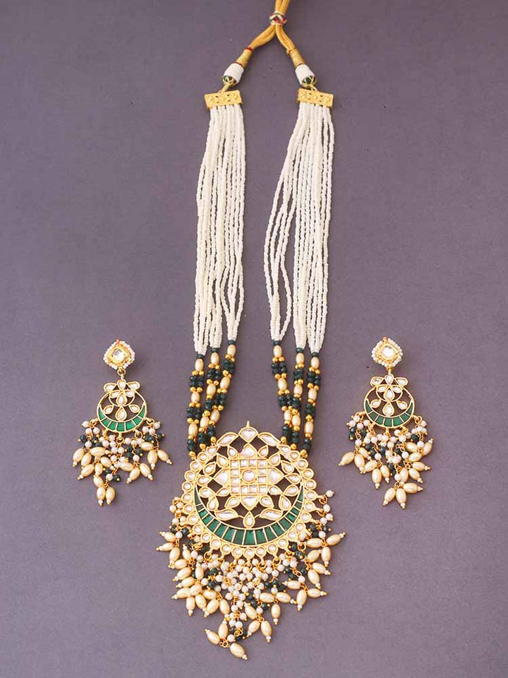 Emerald Varnika Jewellery Set