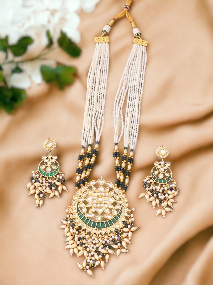 Emerald Varnika Jewellery Set