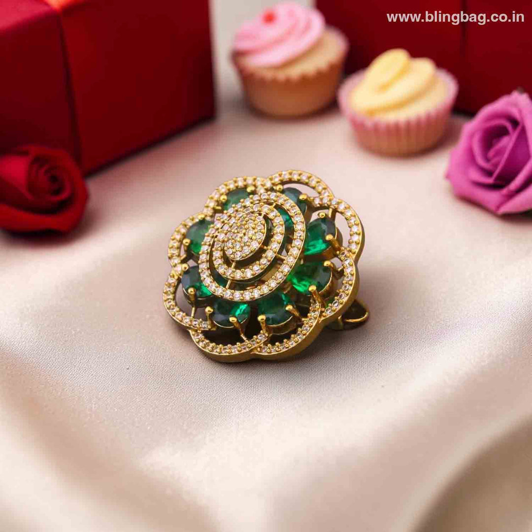 Emerald Veissa Brooch