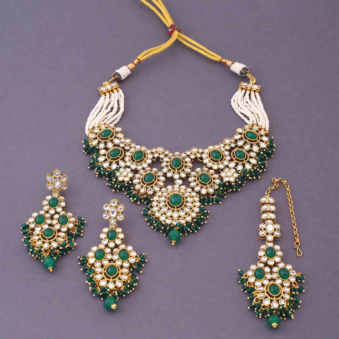 Emerald Vidhuta Kundan Jewellery Set