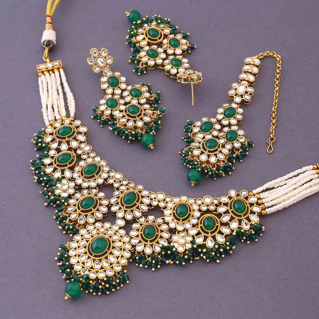 Emerald Vidhuta Kundan Jewellery Set