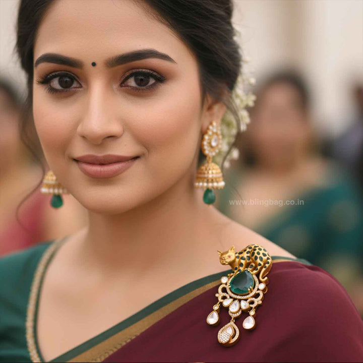 Emerald Vintage Cat Brooch