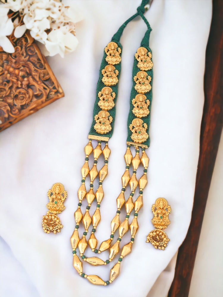 Emerald Vrishabha Temple Jewellery Set