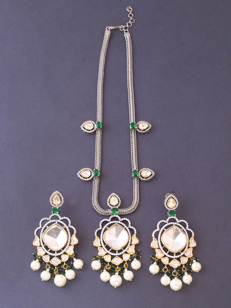Emerald Vrusti Jewellery Set
