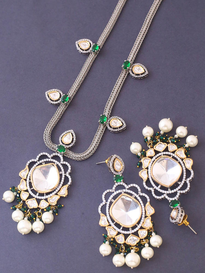 Emerald Vrusti Jewellery Set