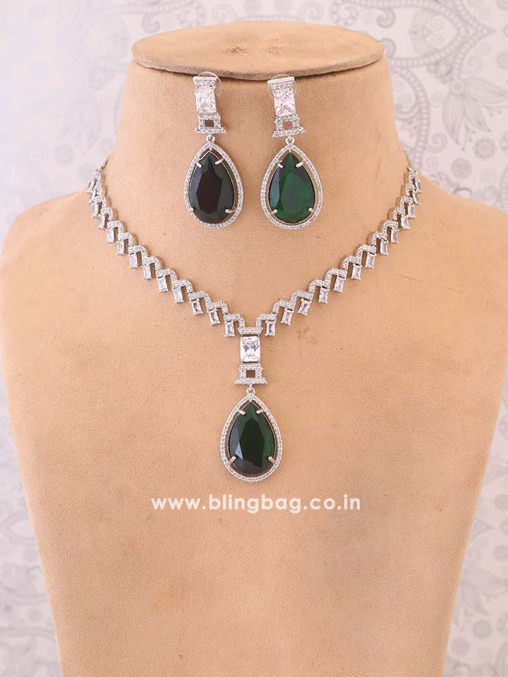 Emerald Xandra Pendant Set
