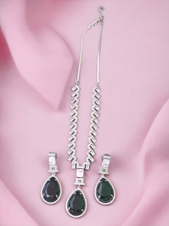 Emerald Xandra Pendant Set