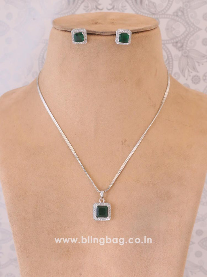 Emerald Zyde Pendant Set