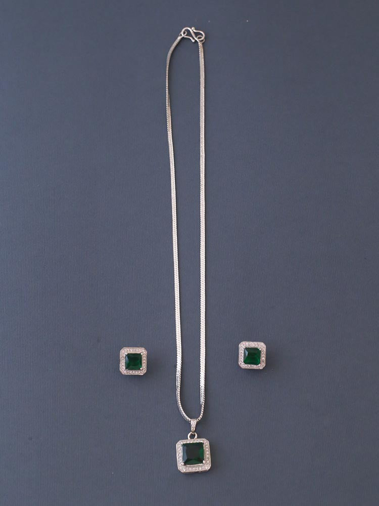 Emerald Zyde Pendant Set