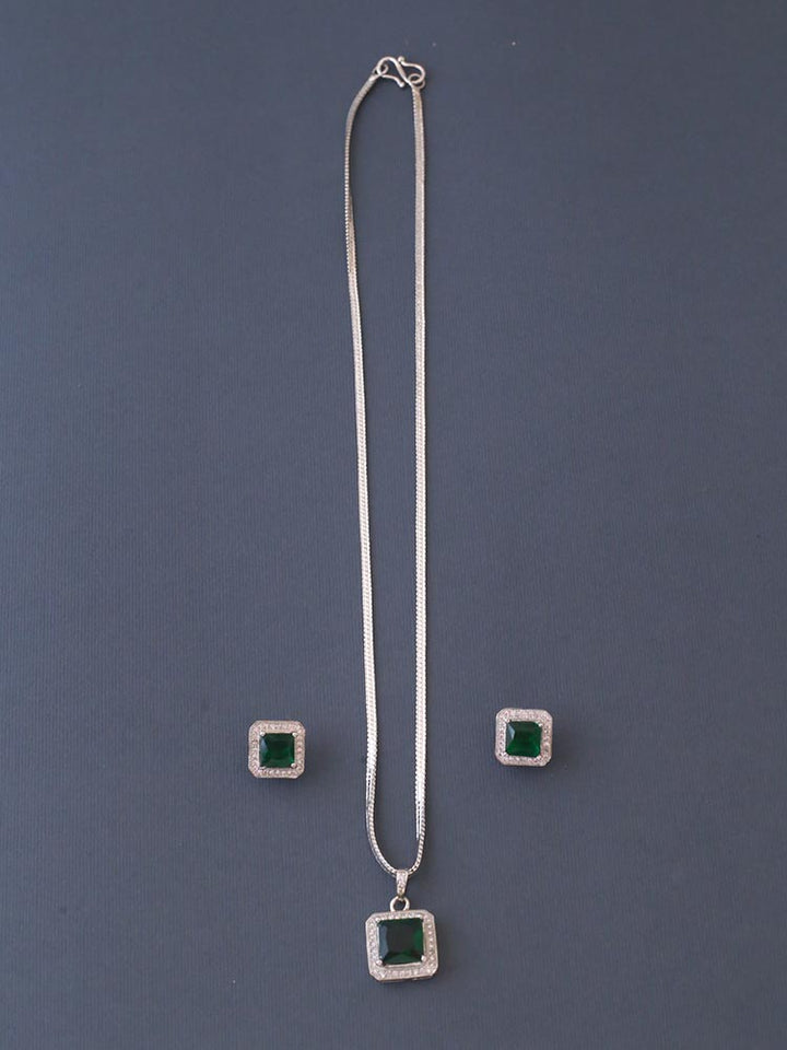 Emerald Zyde Pendant Set