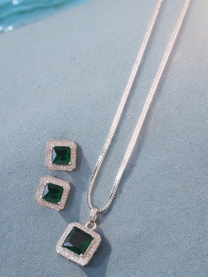 Emerald Zyde Pendant Set