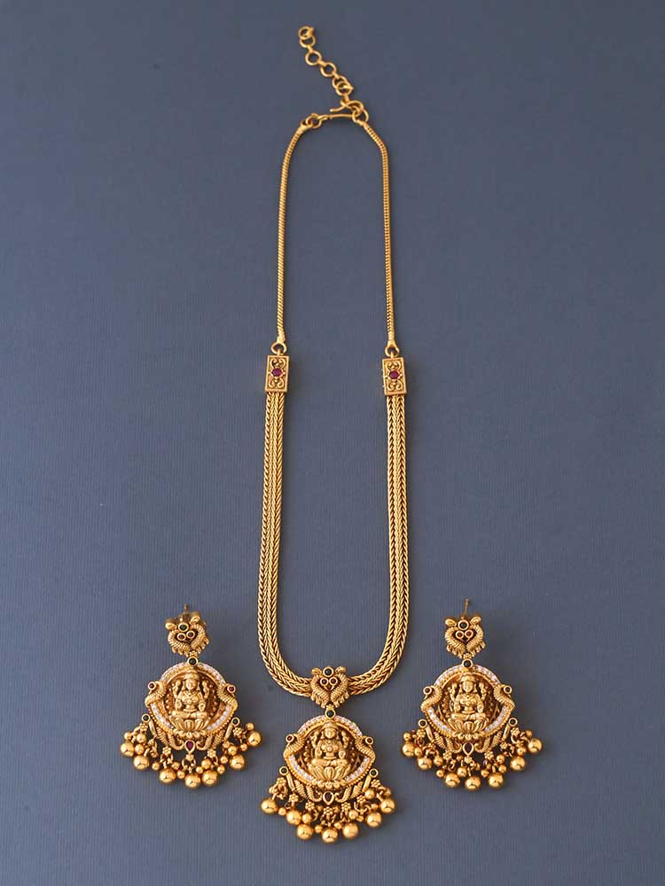 Golden Aanya Pendant Set
